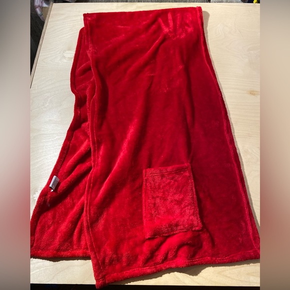 Fleece Scarf with Pockets (LE) - Picture 4 of 16